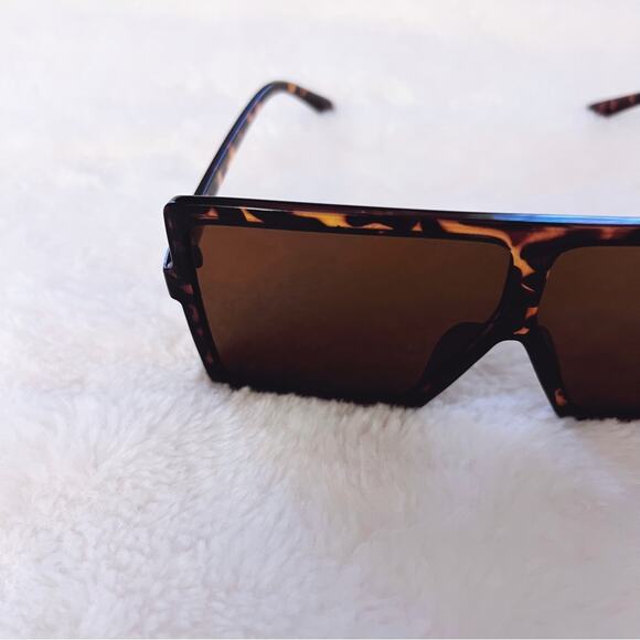Ivonne Tortoise Brown Oversized Square Sunglasses - Picture 6 of 9
